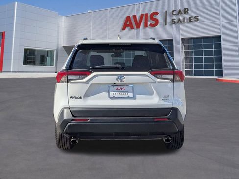 Used 2025 Toyota RAV4 XLE image 3