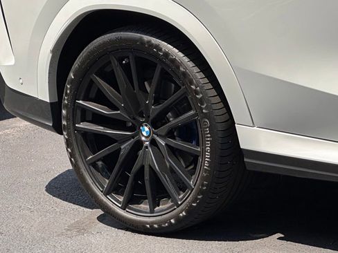 Certified 2025 BMW X6 xDrive40i w/ Executive Package AWD/4WD image 6
