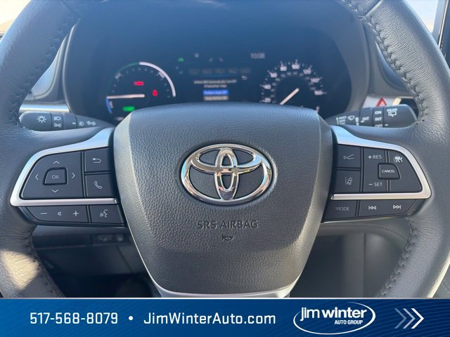 Used 2025 Toyota Sienna XLE FWD image 28