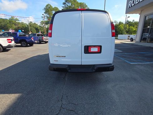 Used 2022 Chevrolet Express 2500 w/ Driver Convenience Package RWD image 7