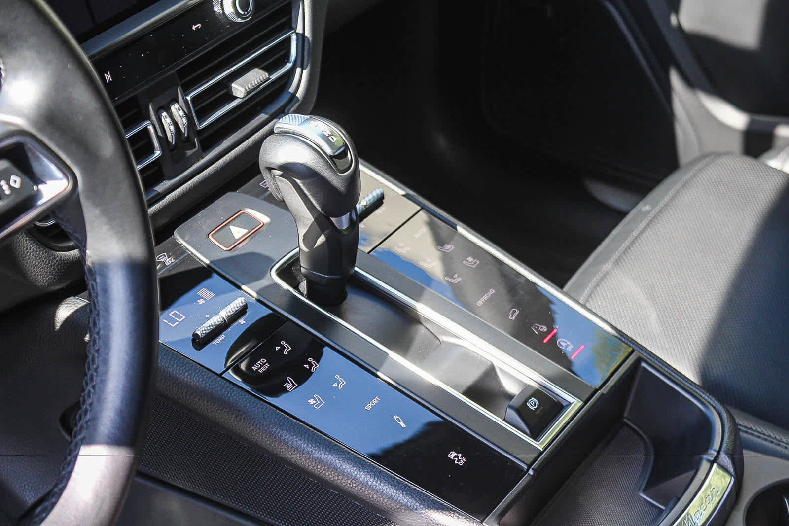 Used 2024 Porsche Macan S AWD/4WD image 17