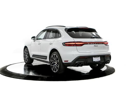 Certified 2026 Porsche Macan AWD/4WD image 3