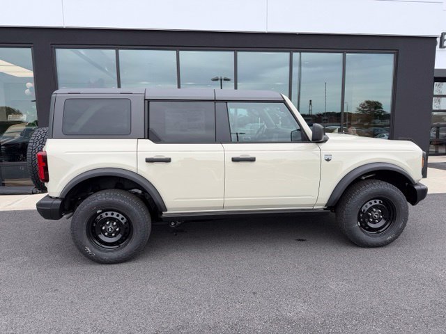 New 2026 Ford Bronco Big Bend w/ Black Diamond Package AWD/4WD image 2