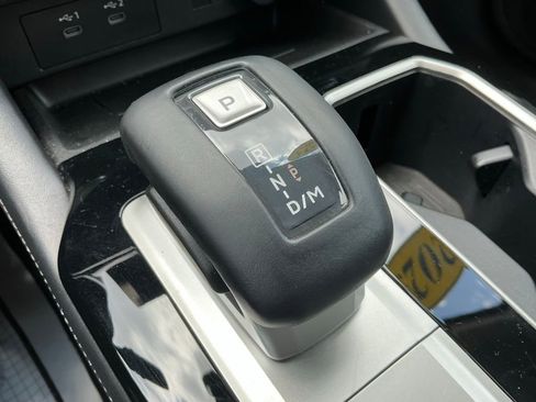Used 2025 Mitsubishi Outlander AWD image 36