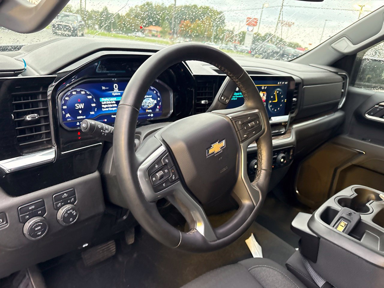 Used 2024 Chevrolet Silverado 1500 LT AWD/4WD image 4