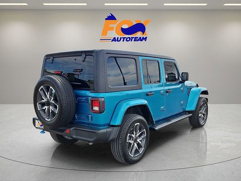 Used 2024 Jeep Wrangler Unlimited w/ Convenience Group AWD/4WD image 5