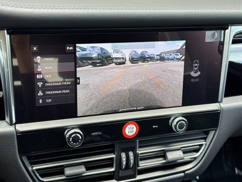 Certified 2026 Porsche Macan AWD/4WD image 24