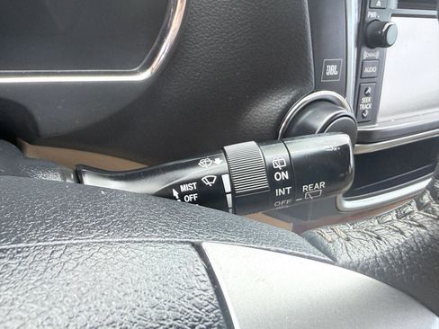 Used 2013 Toyota Highlander Limited image 14