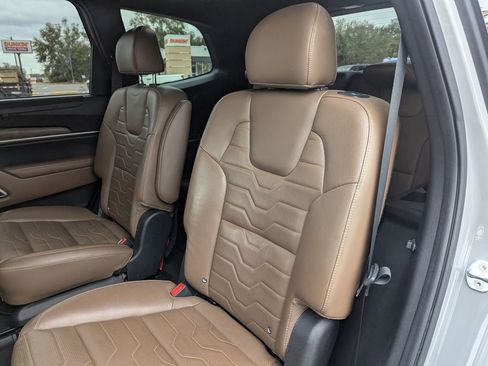 Used 2022 Kia Telluride SX w/ SX Prestige Package image 16