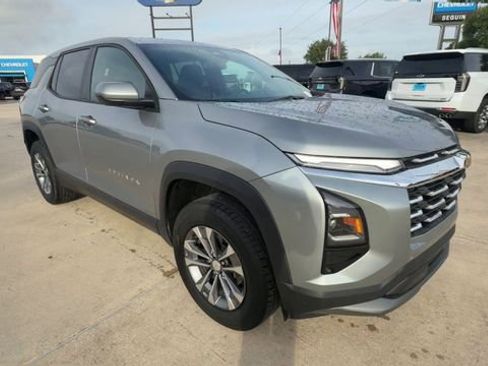 Used 2026 Chevrolet Equinox LT FWD image 2