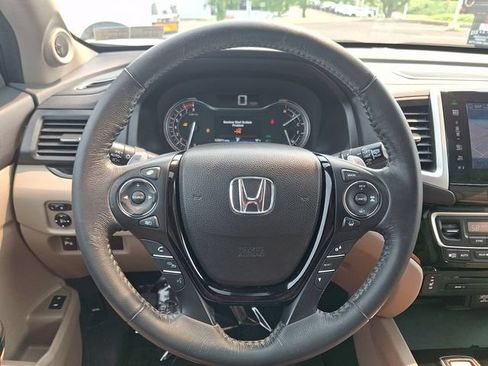 Used 2016 Honda Pilot Touring image 23
