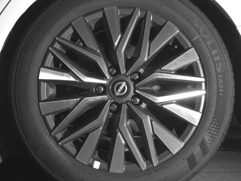 Used 2025 Nissan Altima 2.5 SV FWD image 17