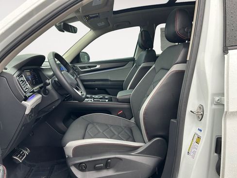 Used 2024 Volkswagen Atlas Peak Edition SE image 15