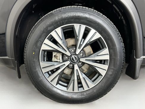 Used 2023 Nissan Rogue SV image 11