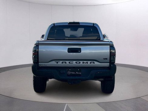 Used 2021 Toyota Tacoma SR5 RWD image 4