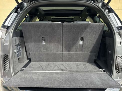 Used 2023 Land Rover Discovery S R-Dynamic image 13