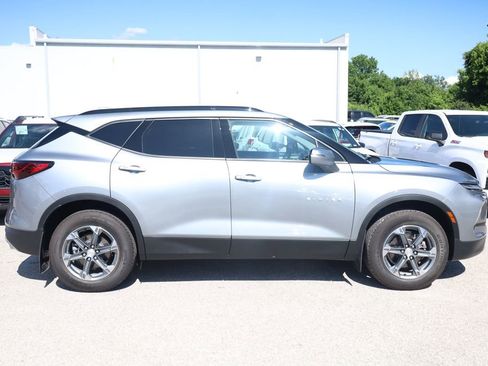 Used 2024 Chevrolet Blazer LT w/ Sound & Technology Package FWD image 4