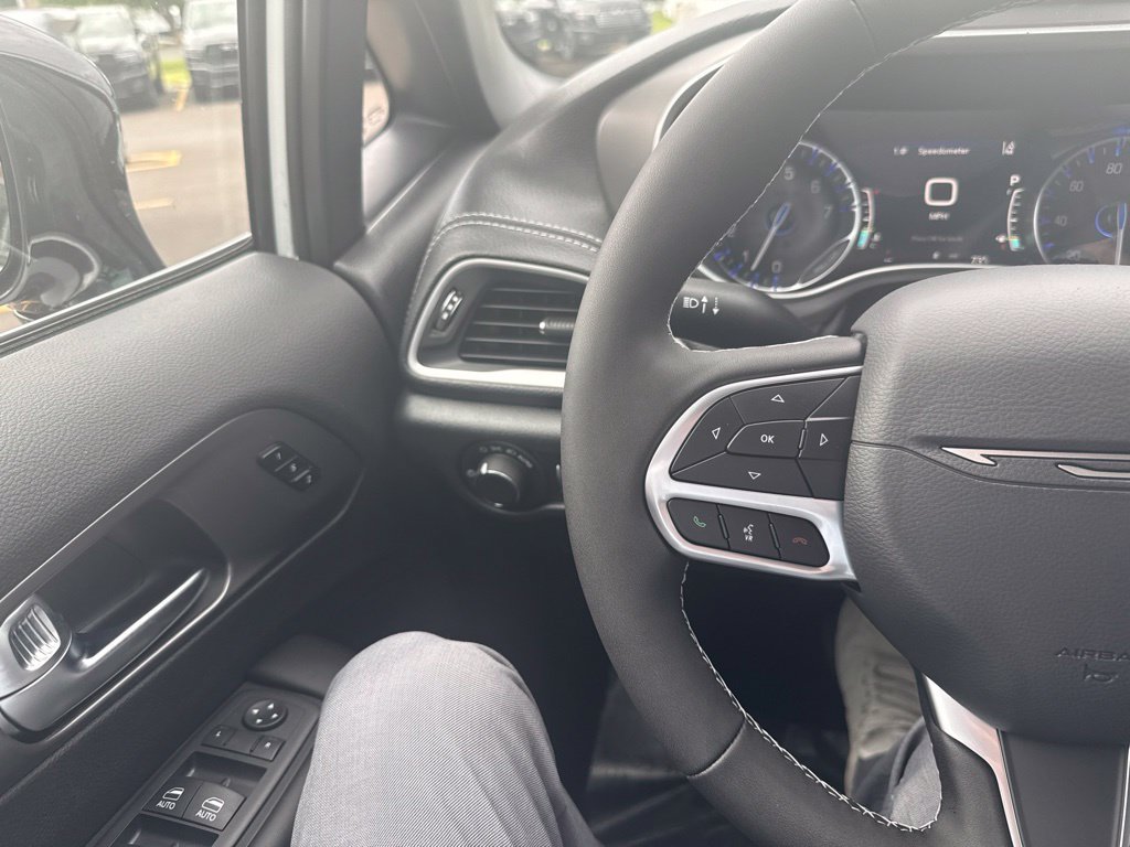 New 2027 Chrysler Pacifica Select AWD/4WD image 30