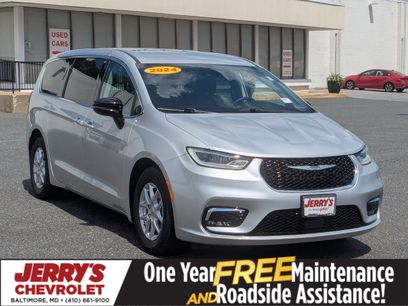 Used 2024 Chrysler Pacifica Touring-L