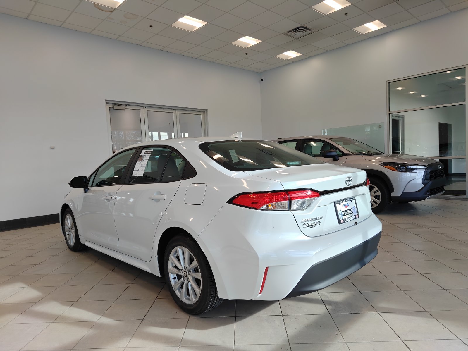 Used 2024 Toyota Corolla LE w/ LE Premium Package FWD image 5