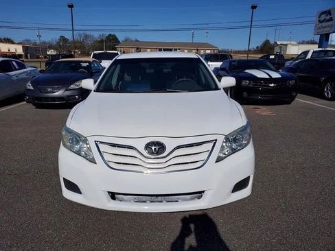 Used 2011 Toyota Camry XLE image 2