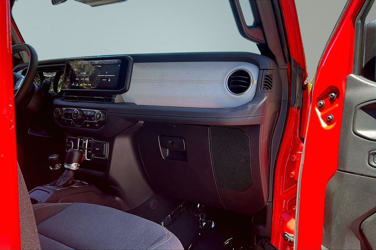 Certified 2025 Jeep Wrangler Unlimited Sahara AWD/4WD image 17