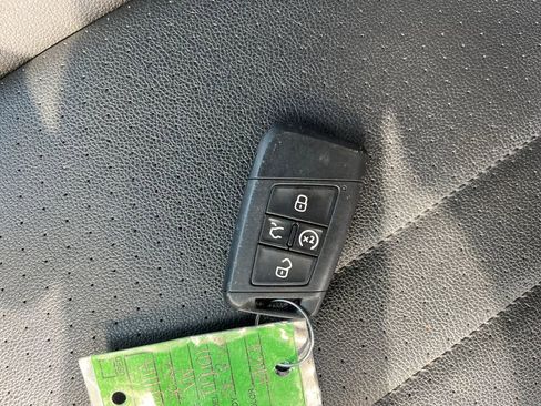 Used 2022 Volkswagen Tiguan SE R-Line image 35