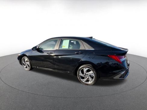 Used 2025 Hyundai Elantra SEL image 10