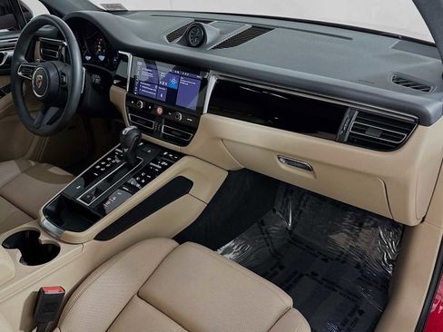 Used 2025 Porsche Macan image 30