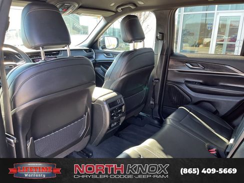 Used 2025 Jeep Grand Cherokee Limited image 16