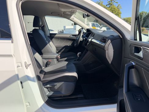 Used 2024 Volkswagen Tiguan SE FWD image 33