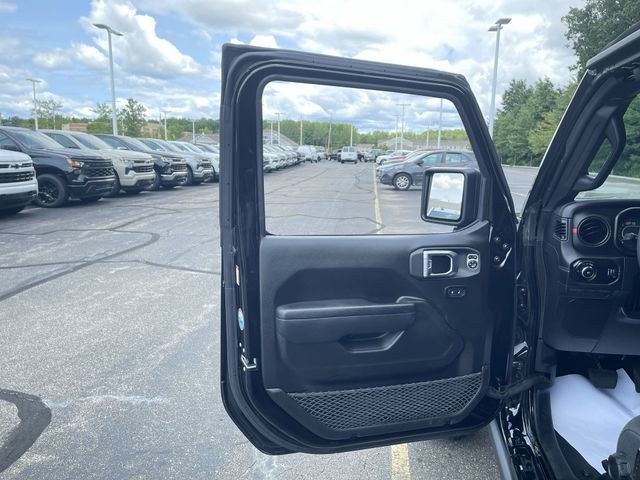 Used 2024 Jeep Wrangler Unlimited Rubicon AWD/4WD image 21