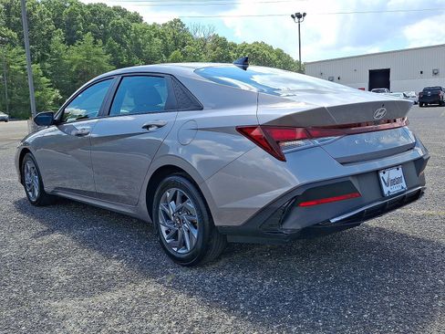 Used 2024 Hyundai Elantra SEL FWD image 27