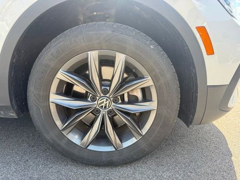Used 2023 Volkswagen Tiguan SE AWD/4WD image 4