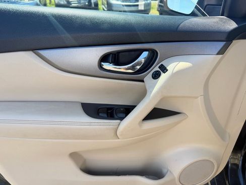 Used 2016 Nissan Rogue SV FWD image 10
