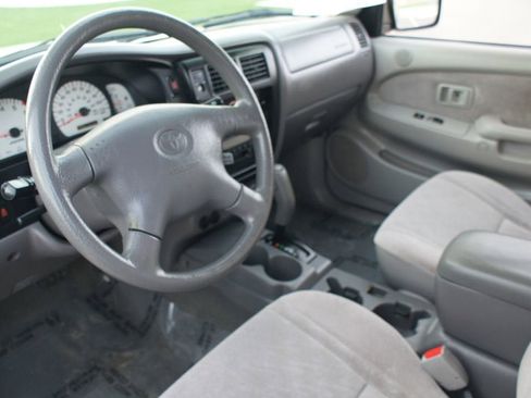 Used 2004 Toyota Tacoma PreRunner image 5