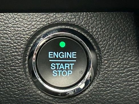 Used 2022 Ford F250 Lariat w/ Black Appearance Package image 3