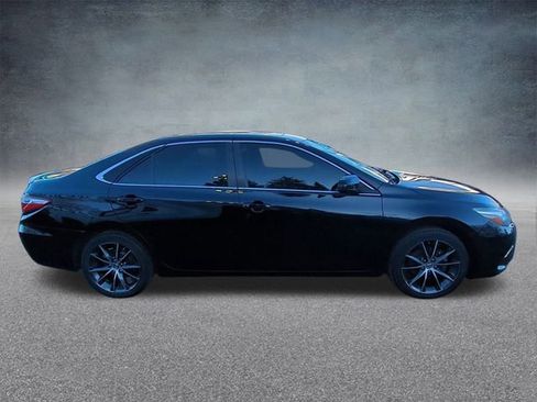 Used 2015 Toyota Camry XSE w/ Moonroof Package image 10