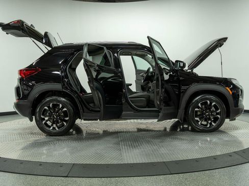 Certified 2023 Chevrolet TrailBlazer LT w/ Convenience Package FWD image 10