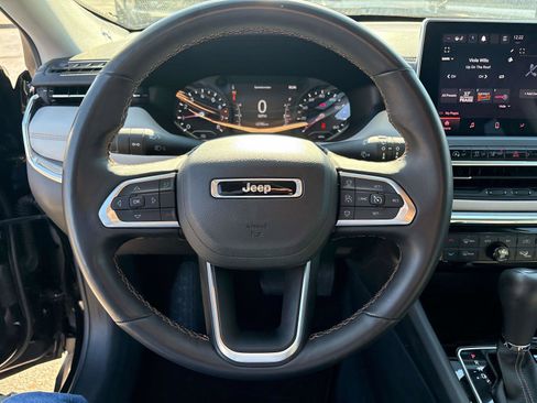 Used 2022 Jeep Compass Limited image 16