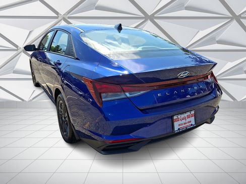 Used 2023 Hyundai Elantra SEL FWD image 8