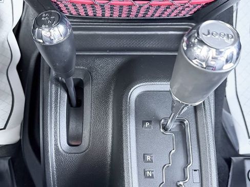 Used 2017 Jeep Wrangler Unlimited Rubicon image 27