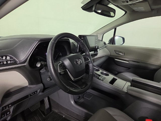 Used 2024 Toyota Sienna Limited AWD/4WD image 15