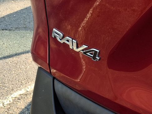 Used 2024 Toyota RAV4 LE AWD/4WD image 31