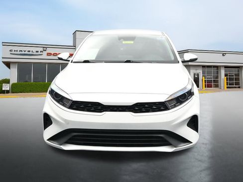 Used 2023 Kia Forte LXS w/ LXS Technology Package FWD image 8