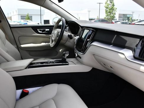 Used 2020 Volvo S60 T6 Momentum w/ Premium Package AWD/4WD image 30