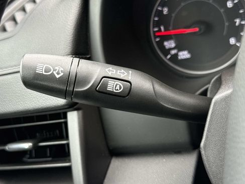 Used 2024 GMC Terrain SLT AWD/4WD image 10