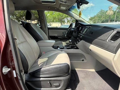 Used 2020 Kia Sedona SX image 28