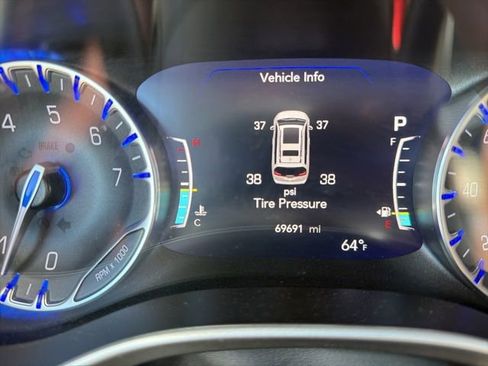 Used 2023 Chrysler Pacifica Touring-L FWD image 51