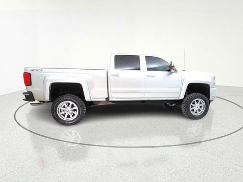 Used 2016 Chevrolet Silverado 3500 LTZ image 9